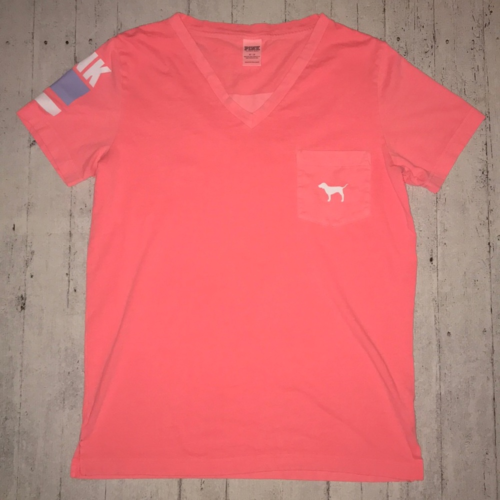 pink VS Pink v-neck tee 💋